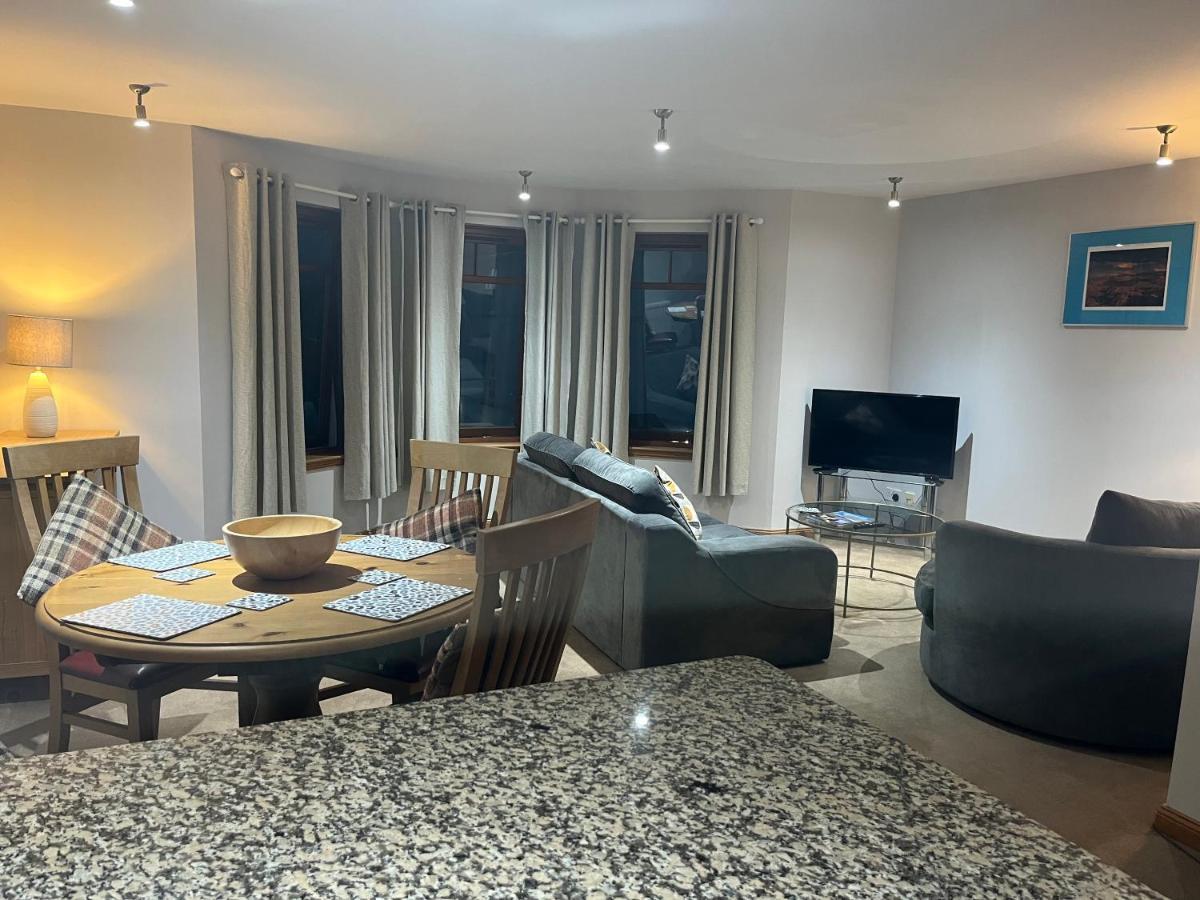 פורט ויליאם 6 Canalside Apartments מראה חיצוני תמונה